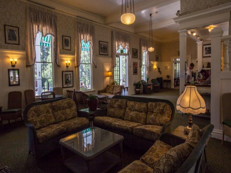 Wawona Hotel Bagian luar foto
